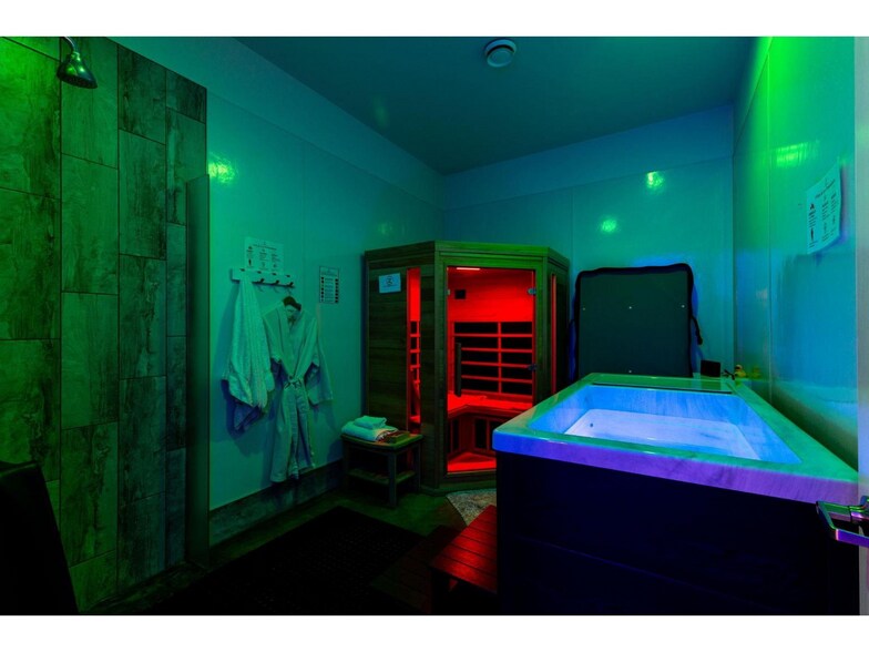 More Photos Of 1828 McCallum Rd, Abbotsford General Retail For Sale