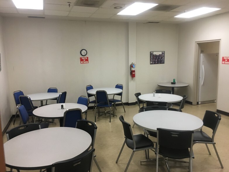 More Photos Of 3600 Regal Blvd, Memphis Showroom For Lease