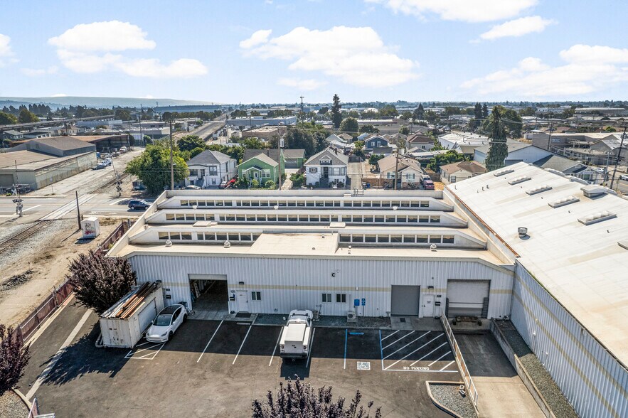 More Photos Of 755 Thornton St, San Leandro Distribution For Lease