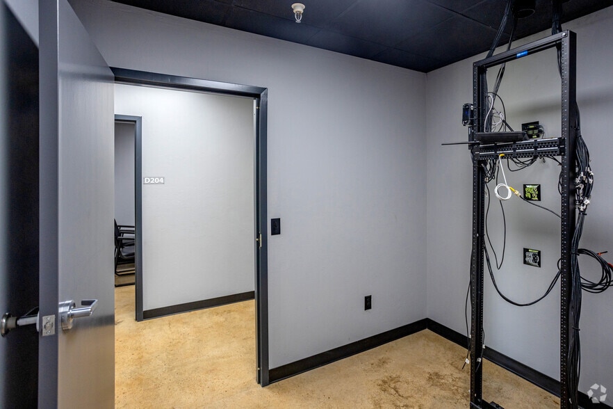 More Photos Of 7901 NE 10th St, Midwest City Office For Sale