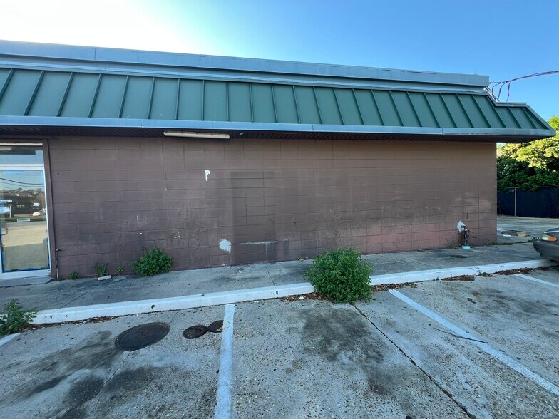 More Photos Of 203 W Judge Perez Dr, Chalmette Freestanding For Lease