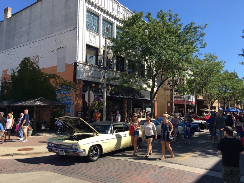 More Photos Of 5611 6th Ave, Kenosha Restaurant For Sale