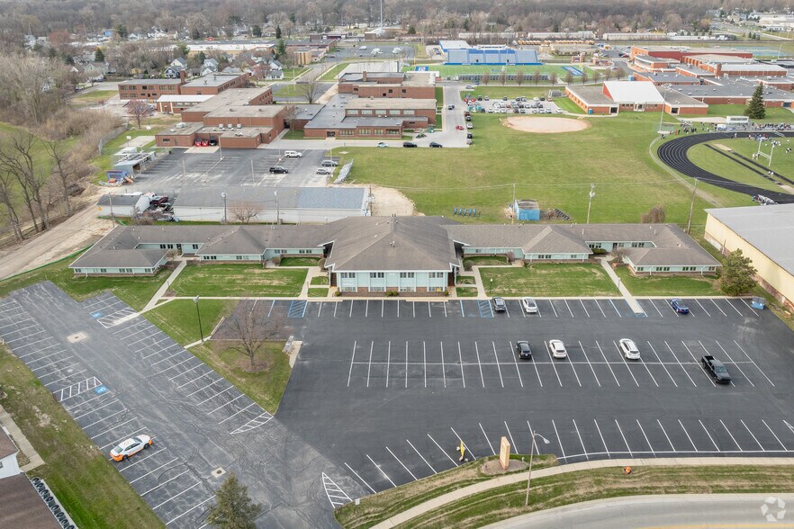 More Photos Of 6912 Spring Valley Dr, Holland Office For Sale