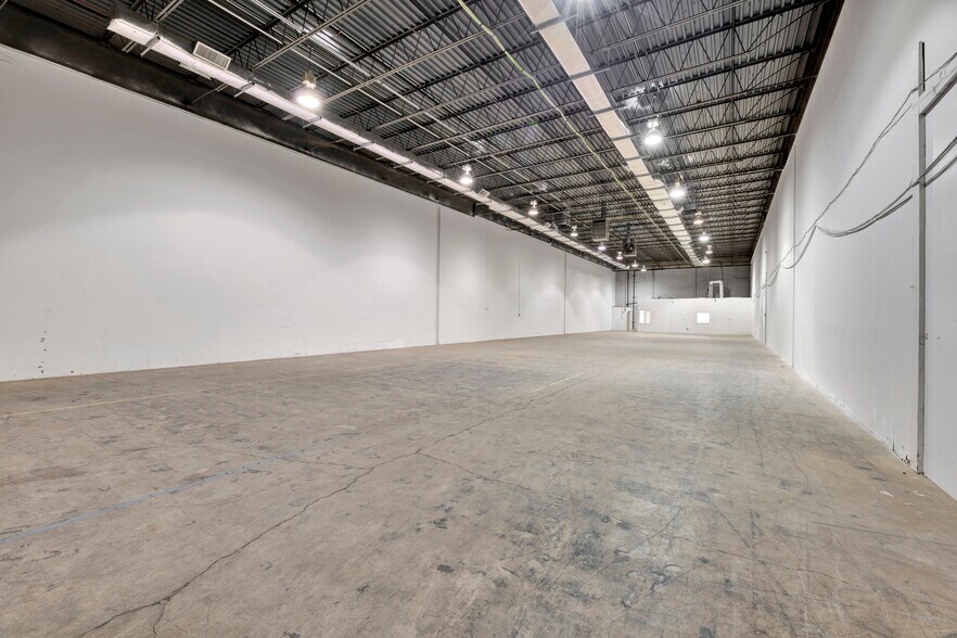 More Photos Of 201 Ruthar Dr, Newark Distribution For Lease