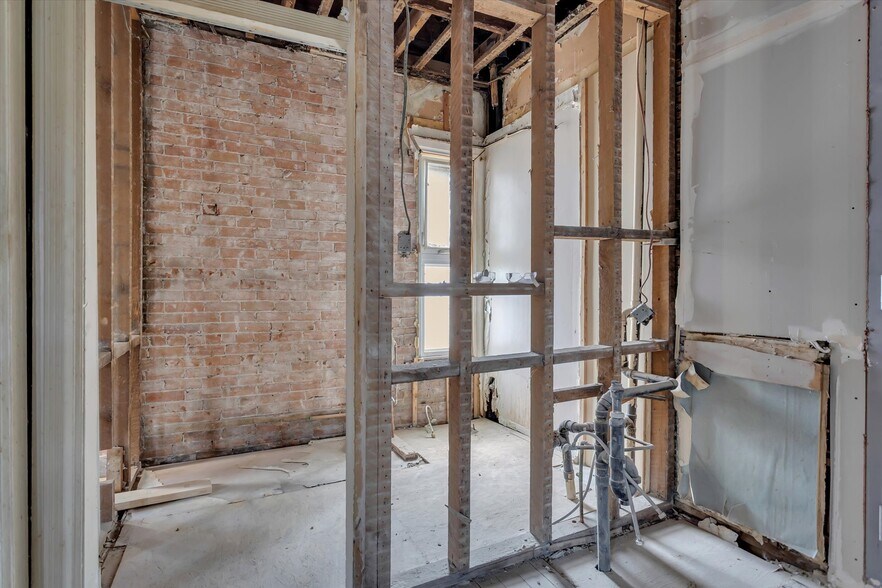 More Photos Of 514 Aylmer St N, Peterborough Multifamily For Sale