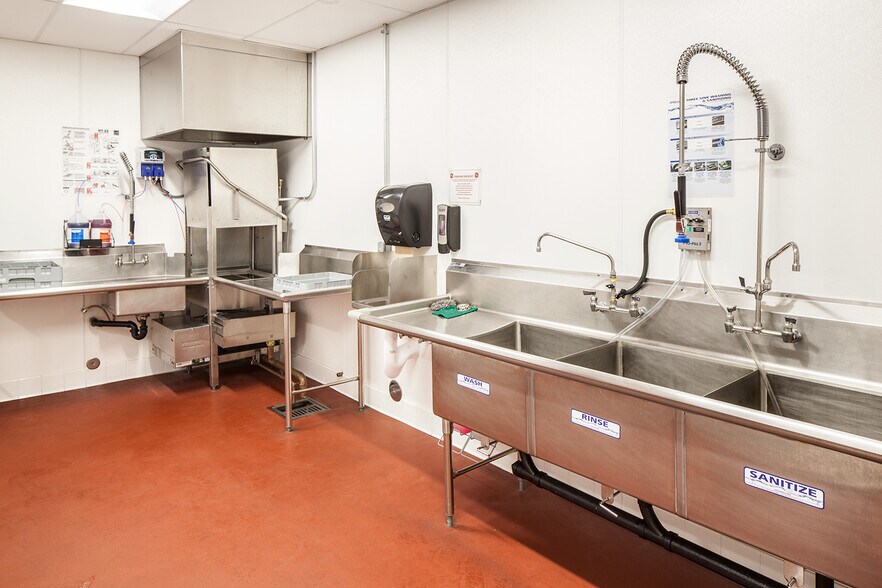 More Photos Of 5801 W Dickens Ave, Chicago Food Processing For Lease