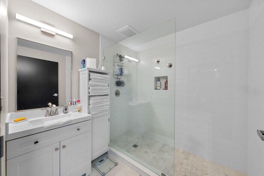 More Photos Of 1111 N 34th St, Tampa Self Storage For Sale