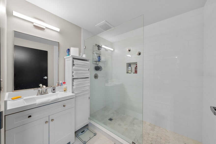 More Photos Of 1111 N 34th St, Tampa Self Storage For Sale