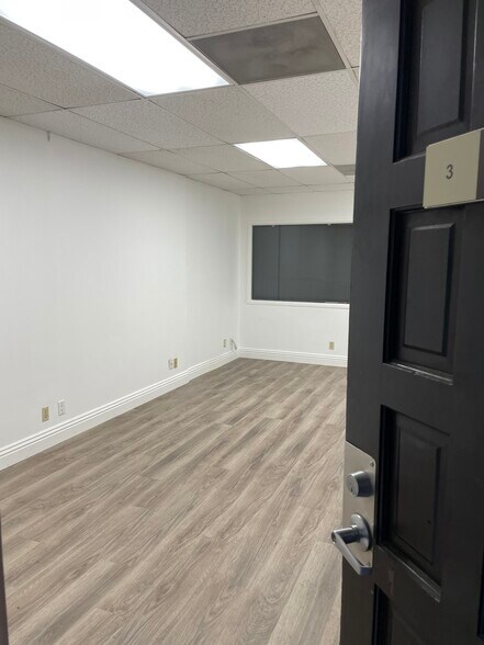 More Photos Of 315 Arden Ave, Glendale Office For Sale