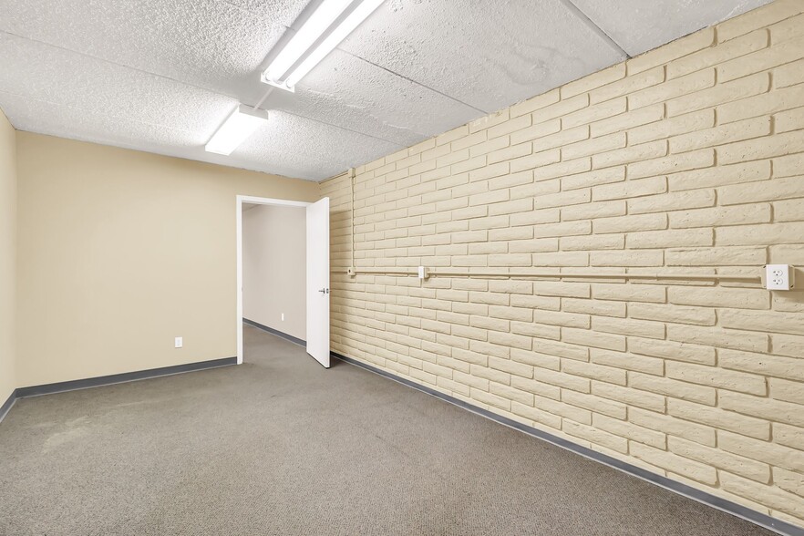 More Photos Of 78 W Ray Rd, Chandler Convenience Store For Lease