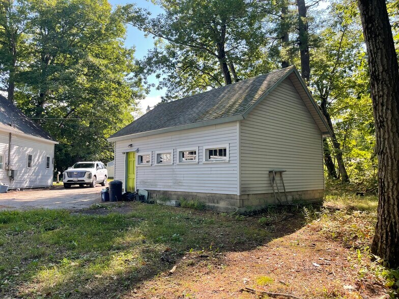 More Photos Of 309 Shaker Rd, Gray Specialty For Sale