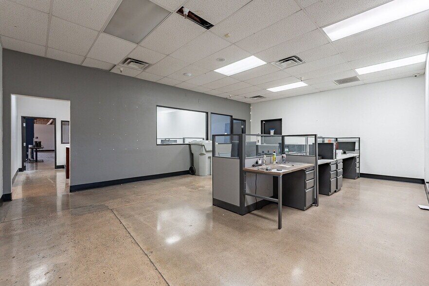 More Photos Of 4205 W Glenrosa Ave, Phoenix Warehouse For Lease