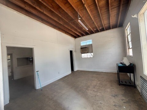 More Photos Of 1024 S Main St, Gainesville Warehouse For Lease