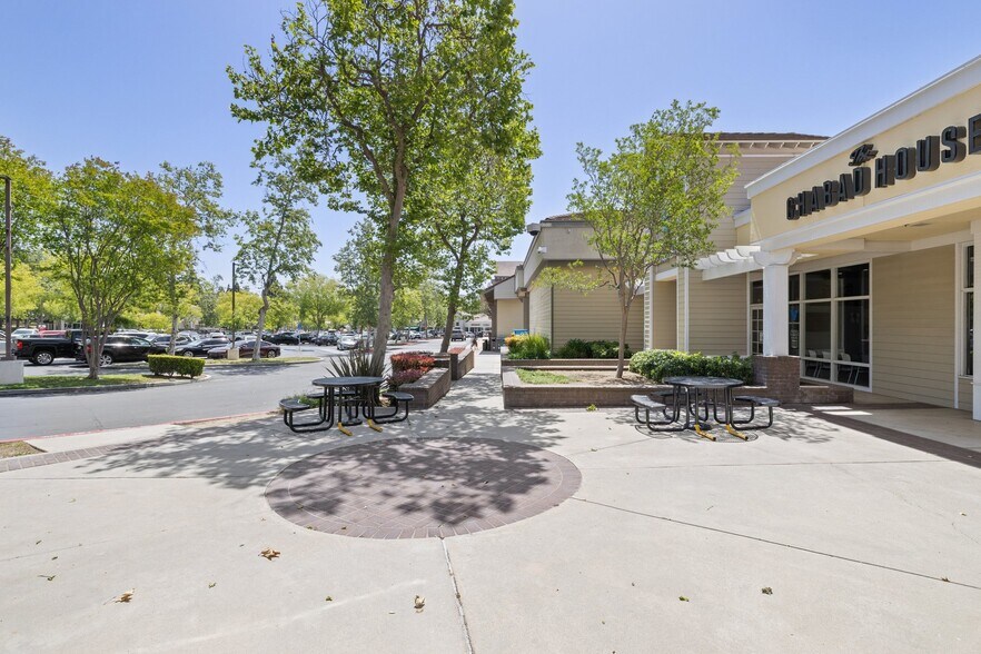 More Photos Of 1145 Lindero Canyon Rd, Westlake Village Freestanding For Lease