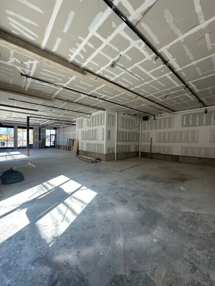 More Photos Of 436 Ferry St, Newark Storefront Retail Office For Lease