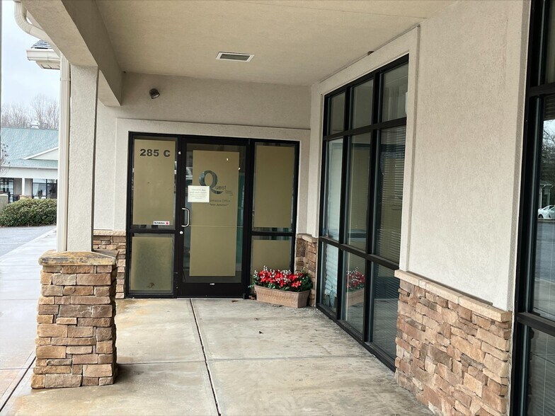 More Photos Of 285 N Main St, Troutman General Retail For Lease