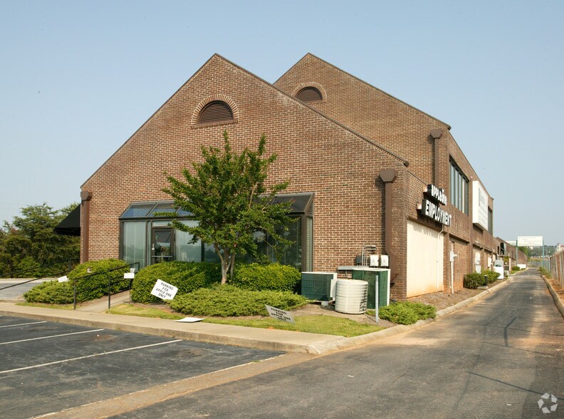 More Photos Of 443 Congaree Rd, Greenville Freestanding For Lease