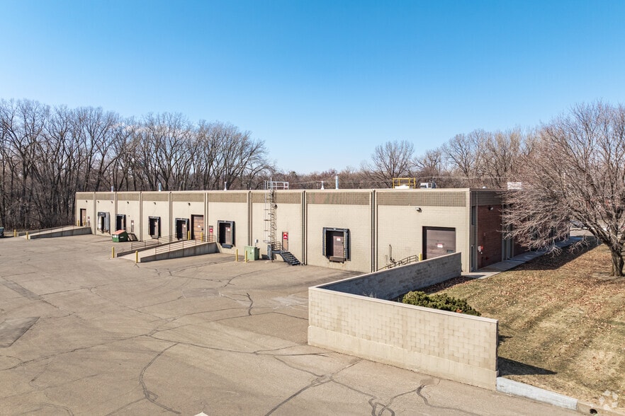 More Photos Of 8301 Brooklyn Blvd, Brooklyn Park Warehouse For Lease