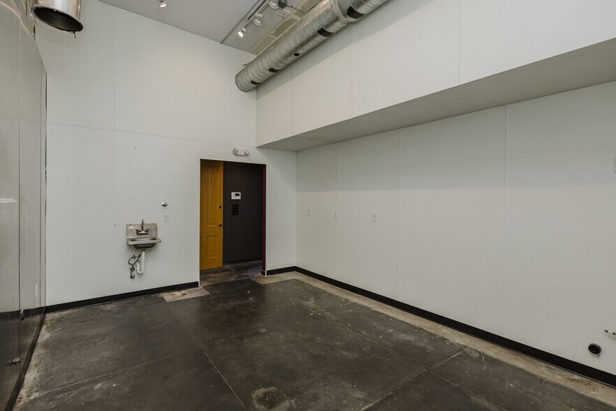 More Photos Of 1001 W Douglas Ave, Wichita Storefront For Sale