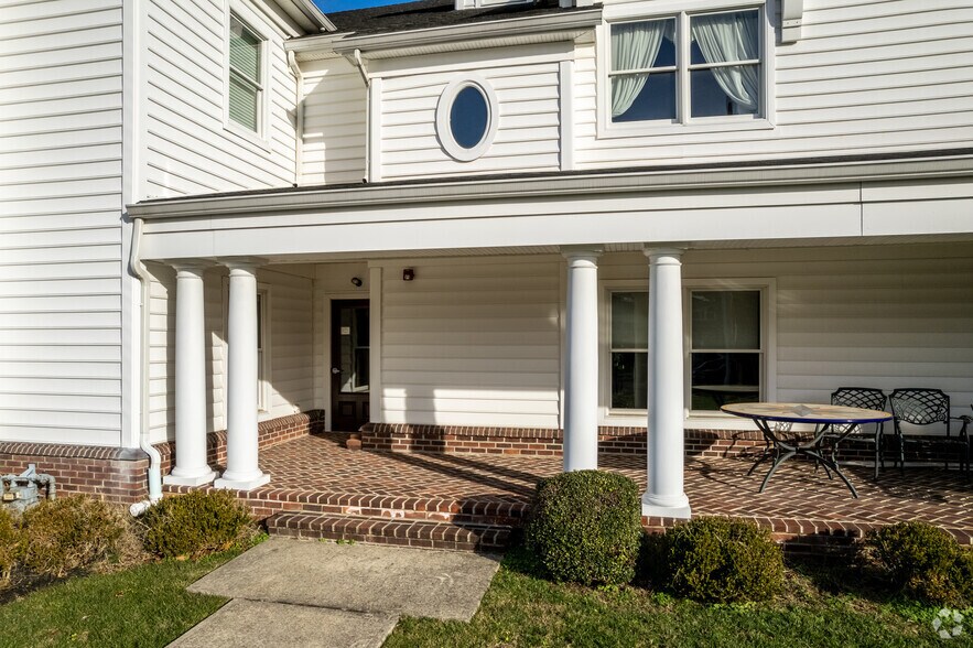 More Photos Of 107 Tindall Rd, Middletown Office For Lease