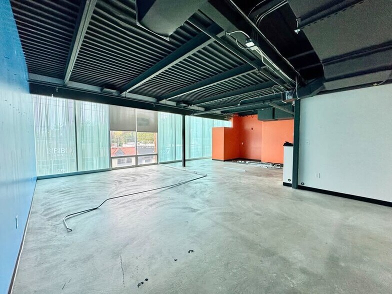 More Photos Of 500-520 W 75th St, Kansas City Storefront Retail Office For Lease