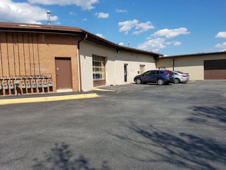 More Photos Of 433-435 E Diamond Ave, Gaithersburg Warehouse For Lease