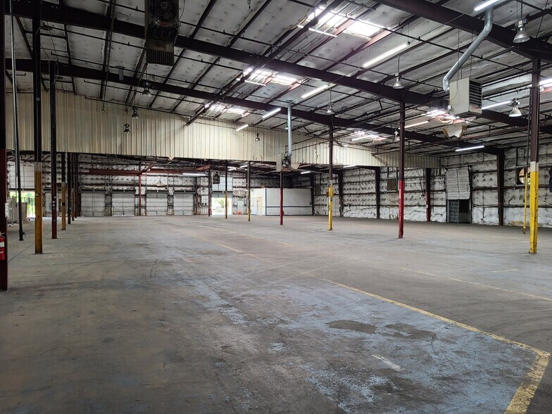 More Photos Of 12011 Laney Rd, Tyler Manufacturing For Lease