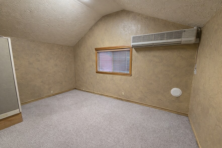 More Photos Of 1427 SW Highland Ave, Redmond Serviced Offices For Sale