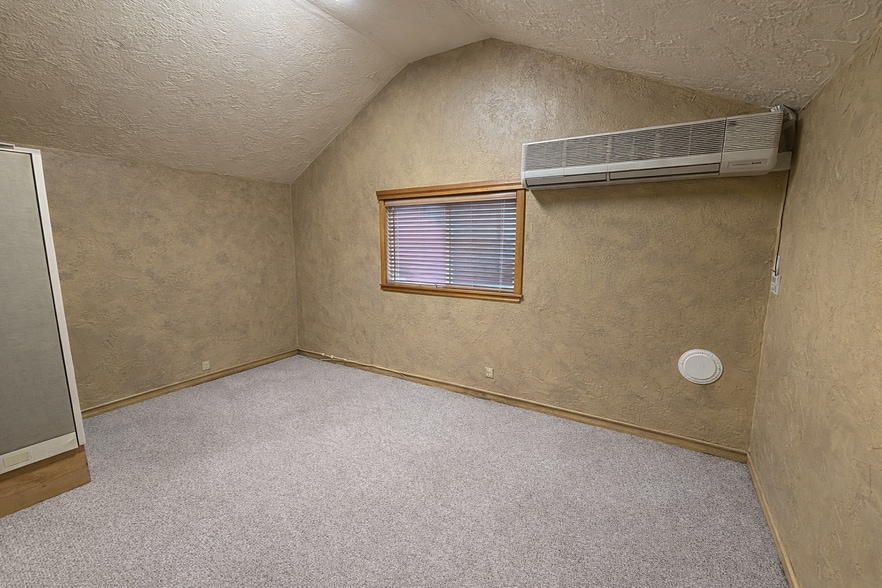 More Photos Of 1427 SW Highland Ave, Redmond Office For Lease