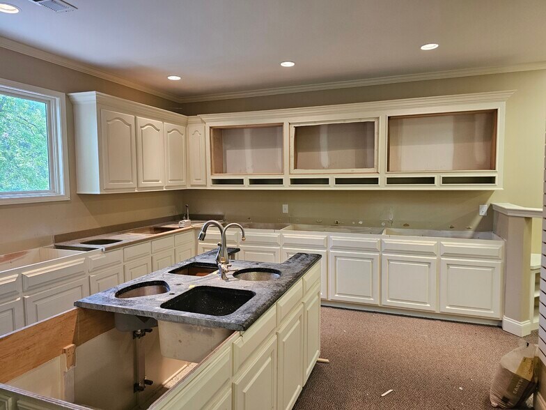 More Photos Of 301 Ramblin Rd, West Columbia Office For Sale