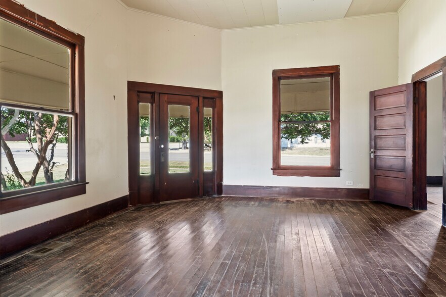 More Photos Of 400 S. Broad Street St, Saint Jo Land For Sale
