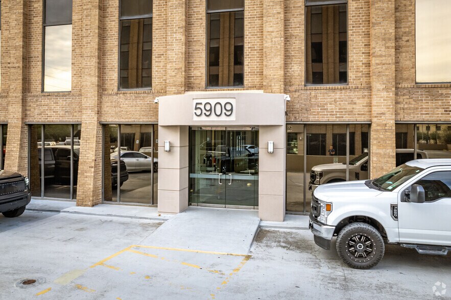 More Photos Of 5909 West Loop, Bellaire Office For Lease