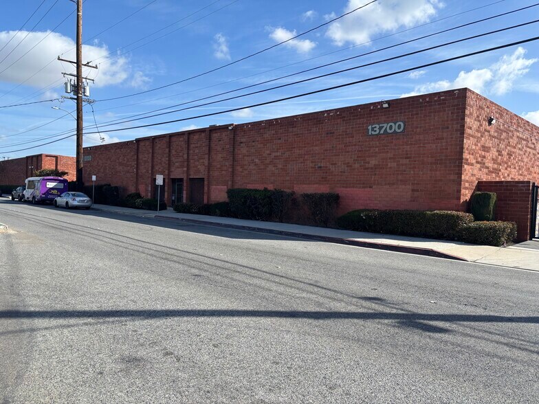 More Photos Of 13700 Crenshaw Blvd, Gardena Warehouse For Sale