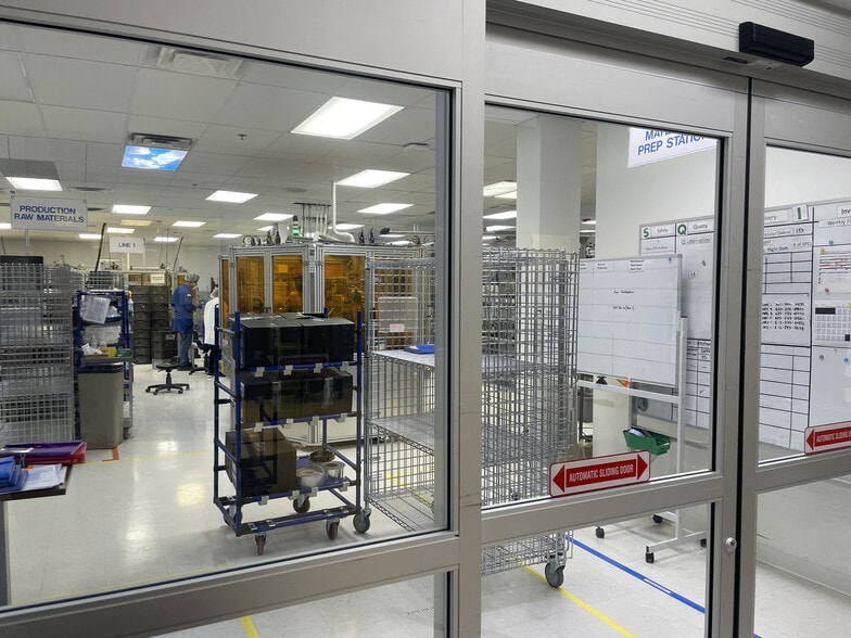 More Photos Of 2060 Walkley Rd, Ottawa Warehouse For Lease