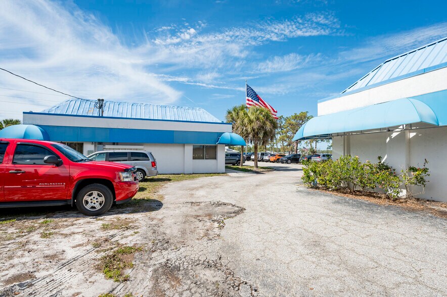 More Photos Of 655 N Indiana Ave, Englewood Medical For Sale