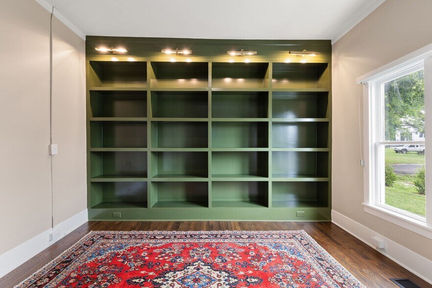 More Photos Of 157 Old Shackle Island Rd, Hendersonville Storefront Retail Office For Sale