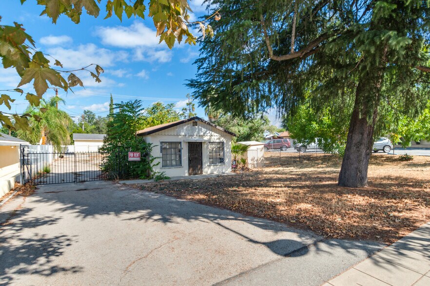 More Photos Of 35222-35232 Yucaipa Blvd, Yucaipa Storefront Retail Residential For Sale
