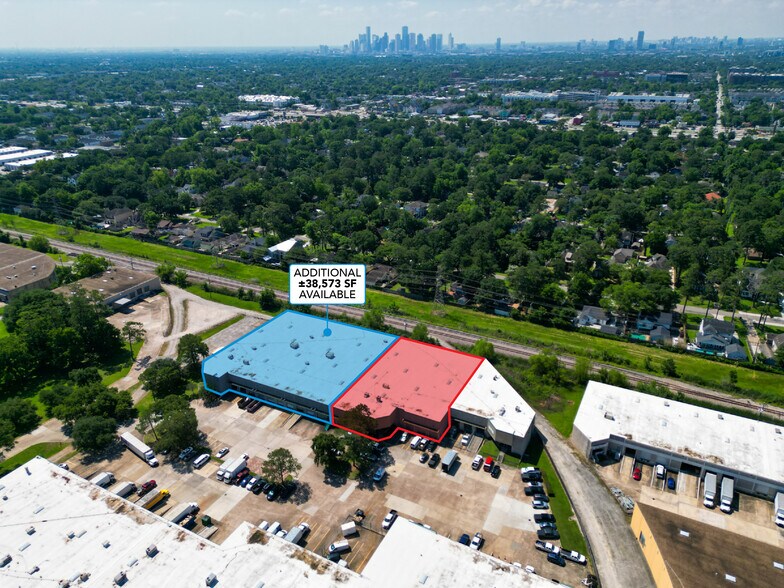 More Photos Of 455-465 W 38th St, Houston Warehouse For Lease