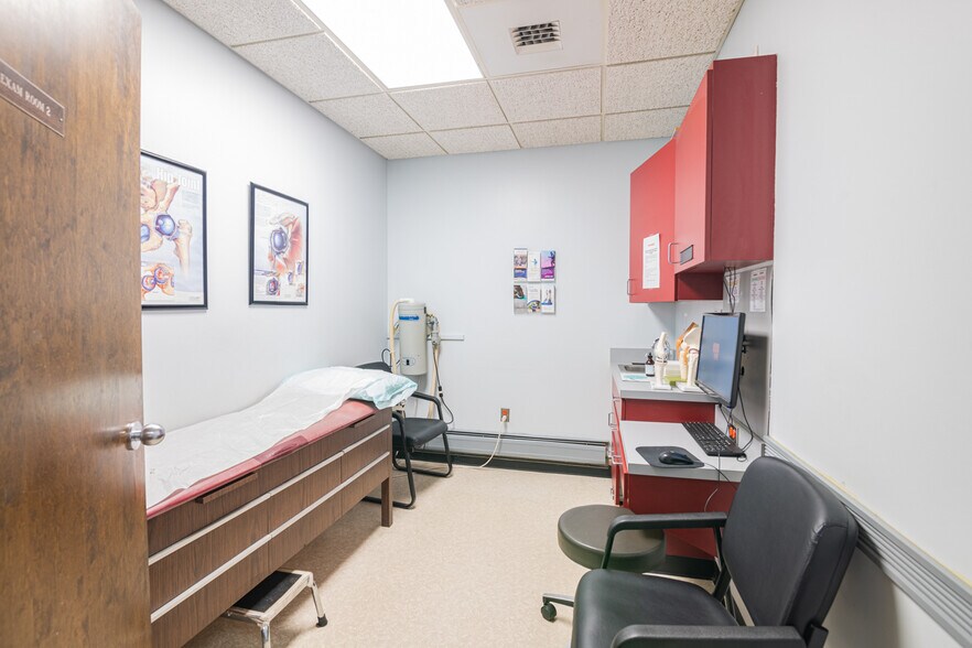 More Photos Of 99 Dutch Hill Rd, Orangeburg Medical For Lease