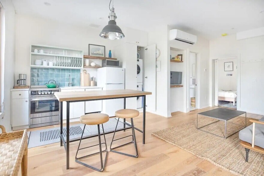 More Photos Of 36 Martin Luther King Jr Blvd, Savannah Specialty For Sale