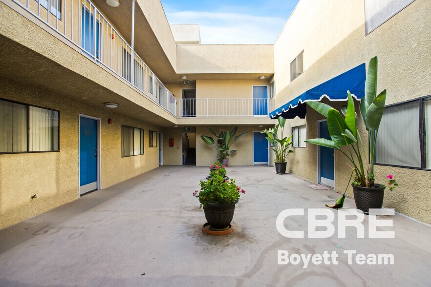 More Photos Of 6590 Hazeltine Ave, Van Nuys Apartments For Sale