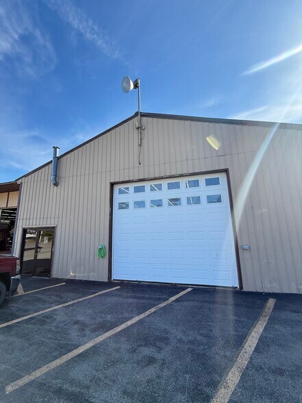 More Photos Of 1122 County Route 57, Fulton Specialty For Sale