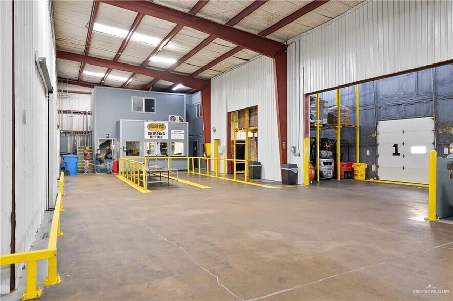 More Photos Of 1300 W US Highway 83, Alamo Warehouse For Lease