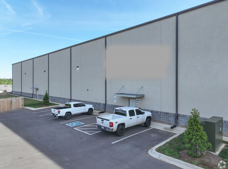 More Photos Of 4690 Polo Gate Blvd, Charlotte Warehouse For Sale