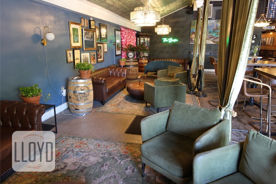 More Photos Of 212 W 1st St, Sanford Restaurant For Sale