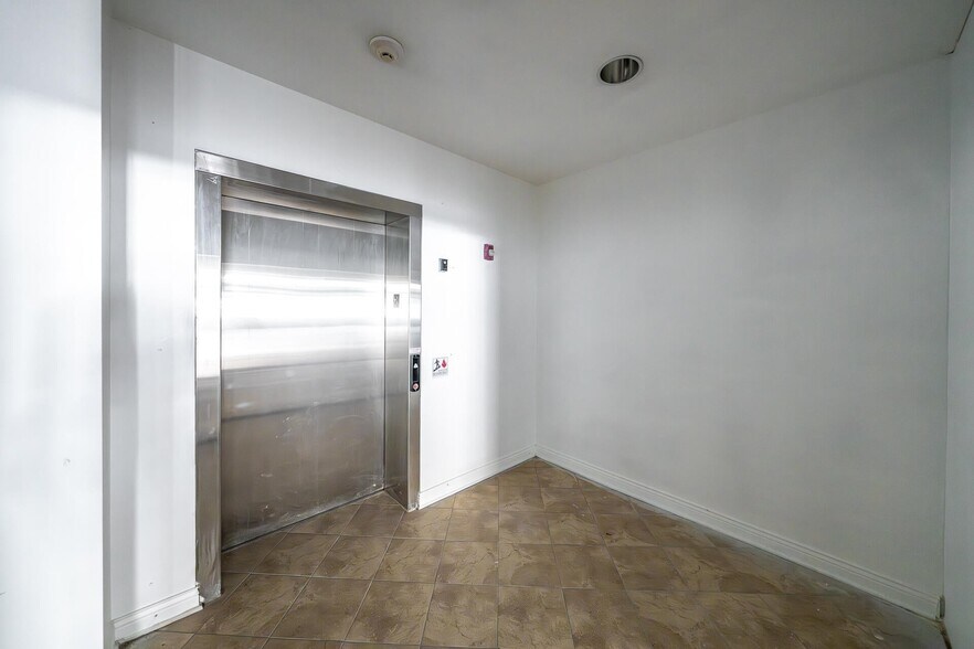 More Photos Of 846 Main St, Lake Geneva Storefront For Sale