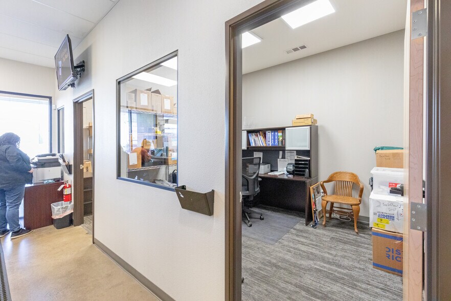 More Photos Of 6400 Elvas Ave, Sacramento Freestanding For Sale