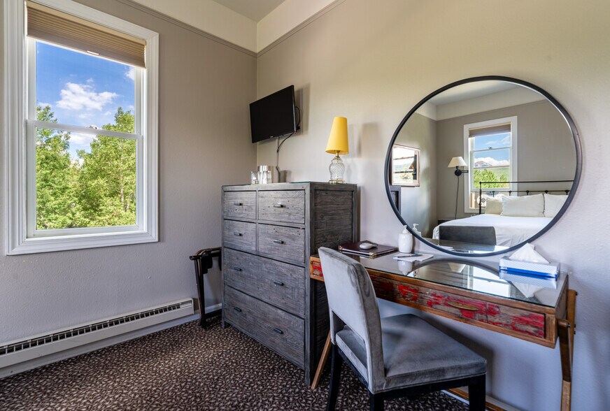 More Photos Of 129 Gothic Ave, Crested Butte Hotel For Sale