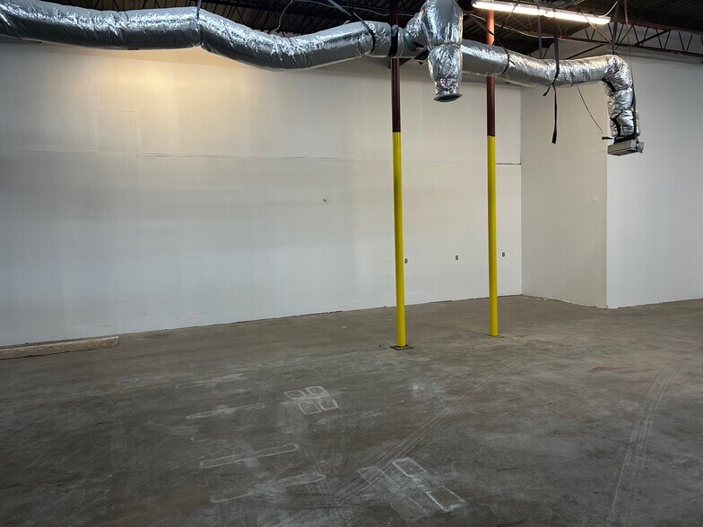 More Photos Of 2734 W Kingsley Rd, Garland Light Distribution For Lease