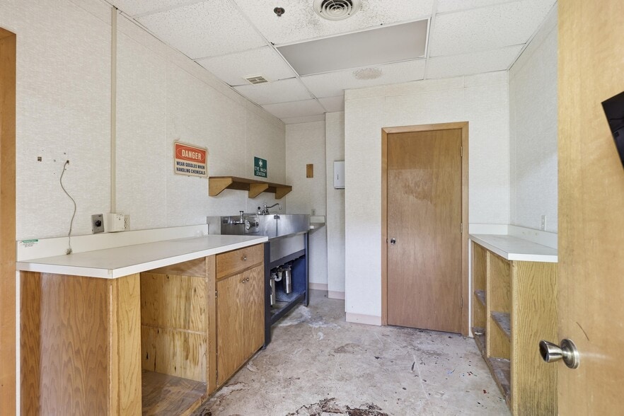 More Photos Of 117 E 4th St, Joplin Office For Sale